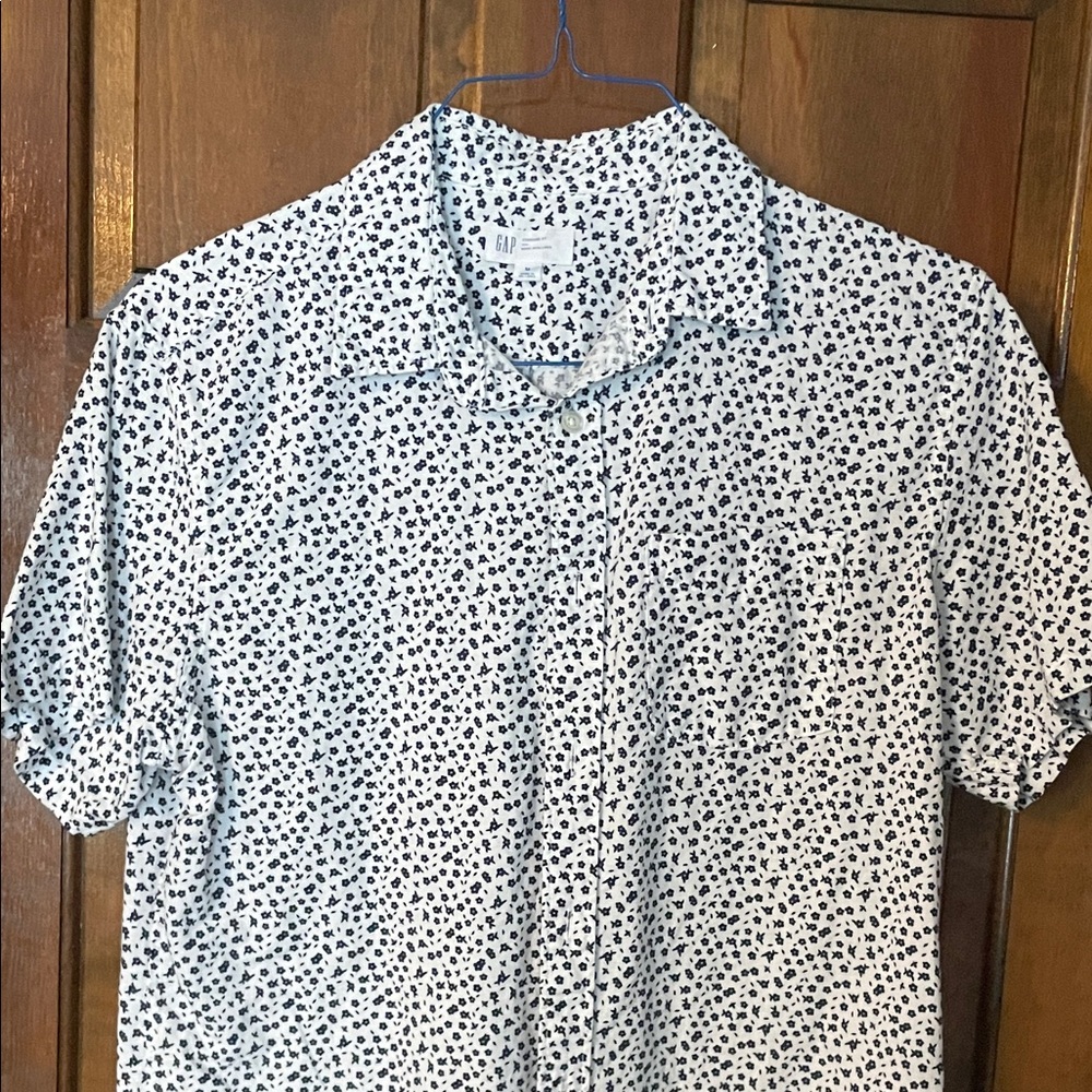 GAP Men's Black and White Patterned Casual Shirt